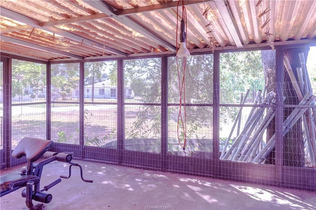 1009 W 18th St, Bryan, TX 77803